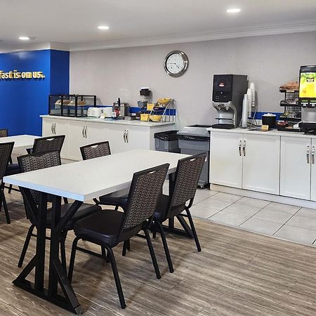 Days Inn By Wyndham Kelowna Luaran gambar