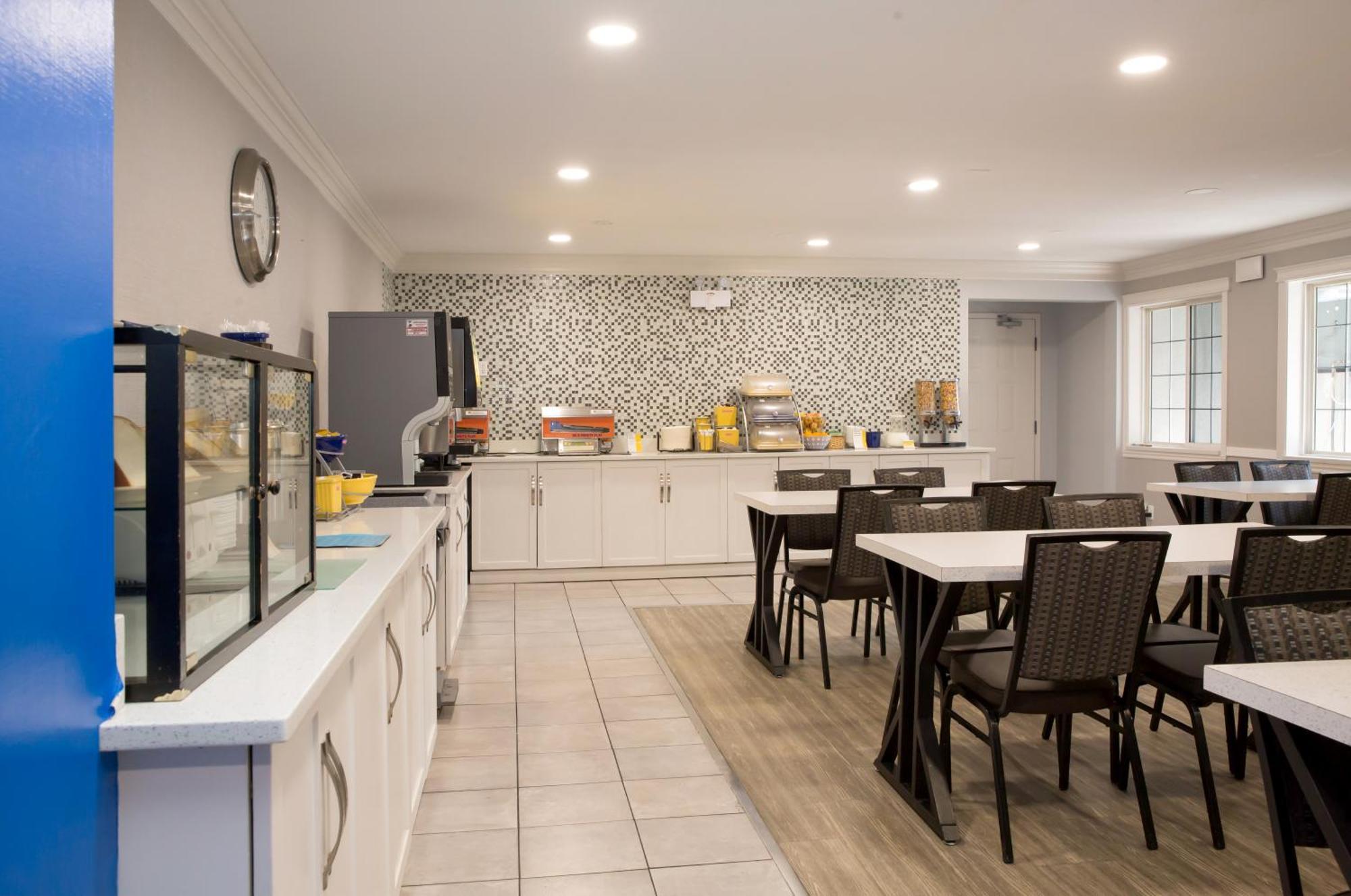 Days Inn By Wyndham Kelowna Luaran gambar