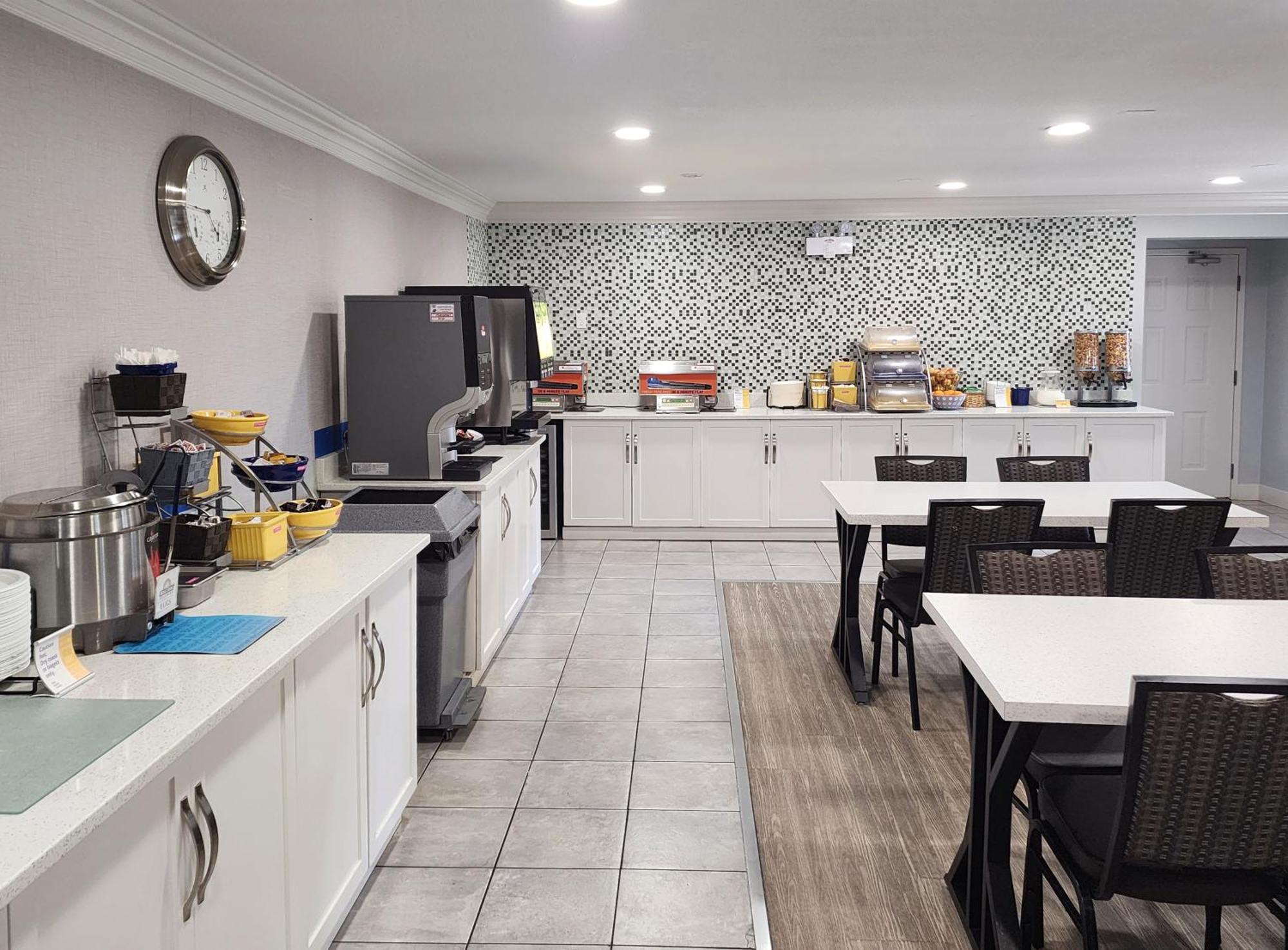 Days Inn By Wyndham Kelowna Luaran gambar