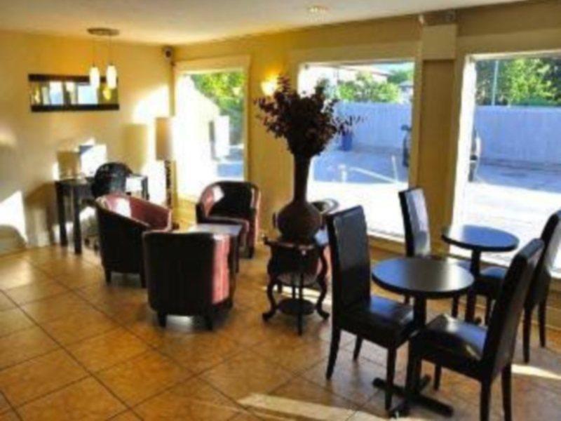 Days Inn By Wyndham Kelowna Restoran gambar