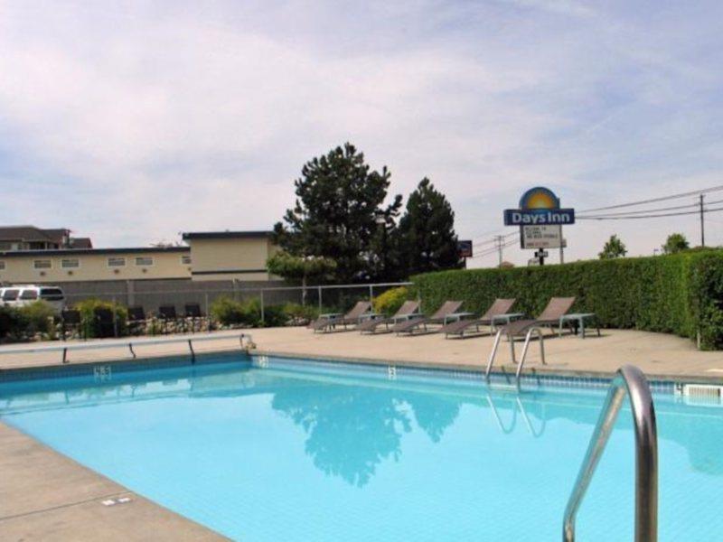 Days Inn By Wyndham Kelowna Luaran gambar