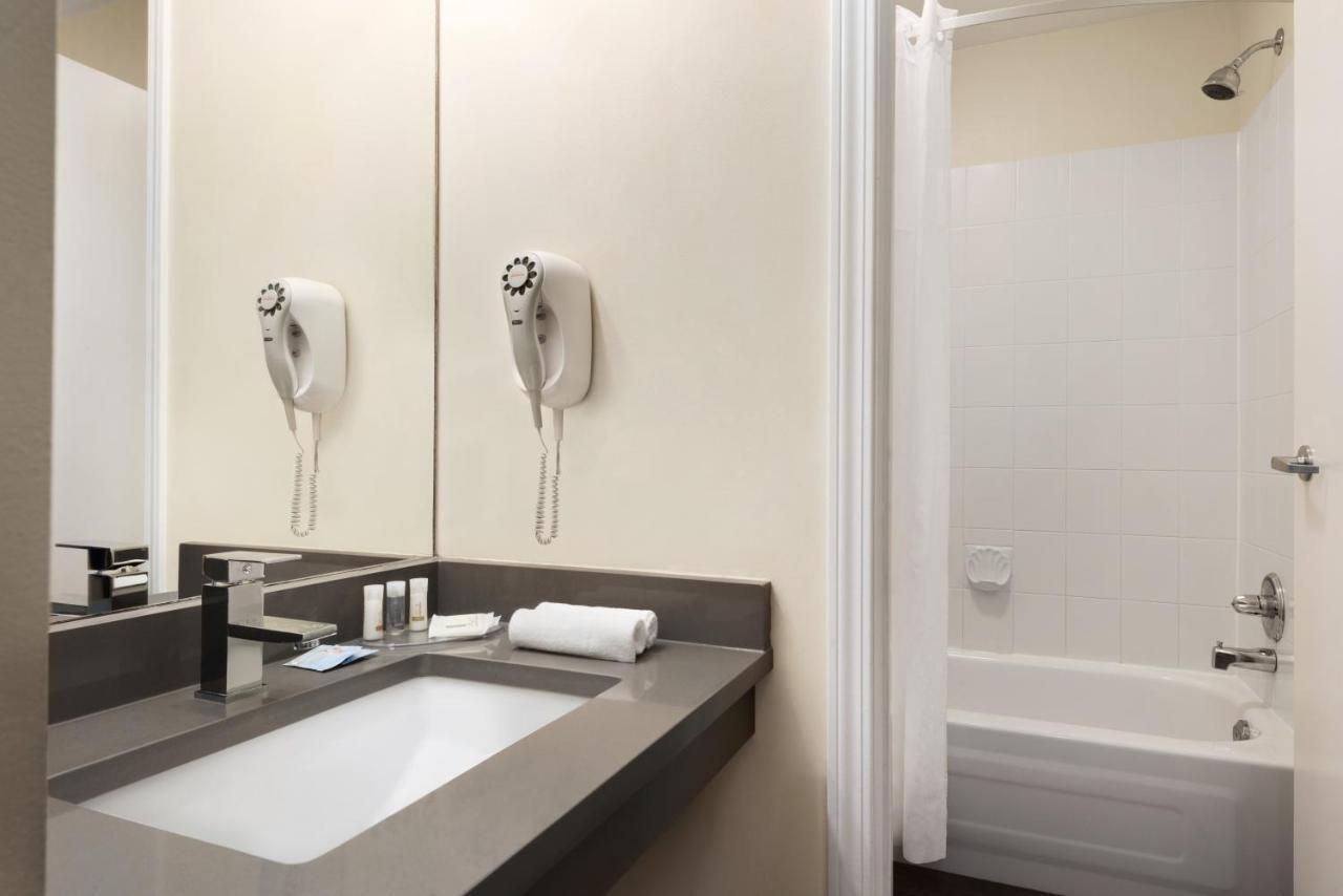 Days Inn By Wyndham Kelowna Luaran gambar
